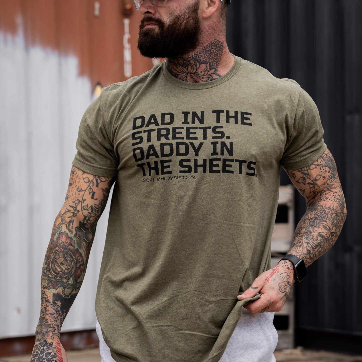 DAD IN THE STREETS. DADDY IN THE SHEETS. MEN'S T-SHIRT